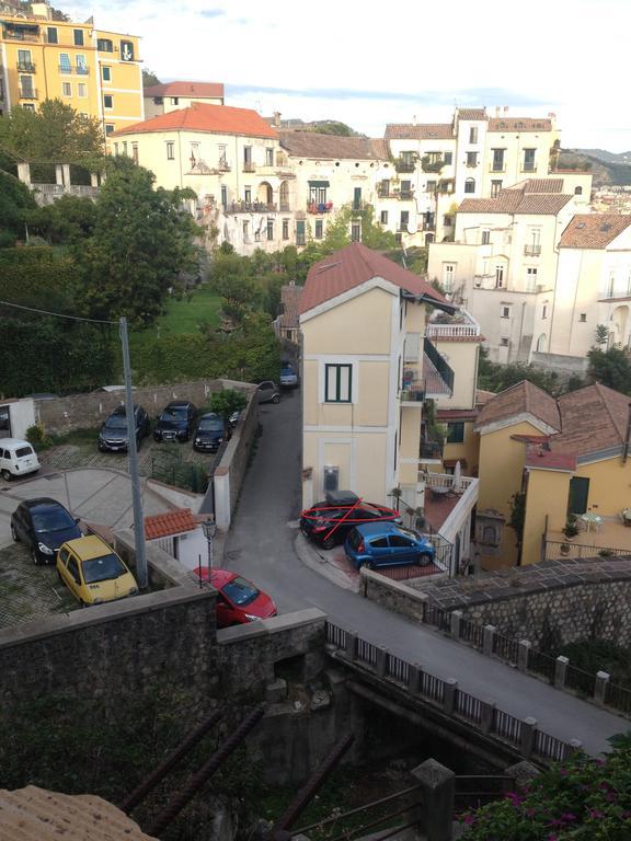 Ferienwohnung Fronte Al Porto Salerno Exterior foto