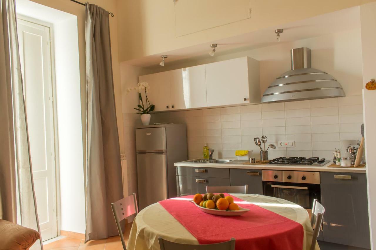 Ferienwohnung Fronte Al Porto Salerno Exterior foto