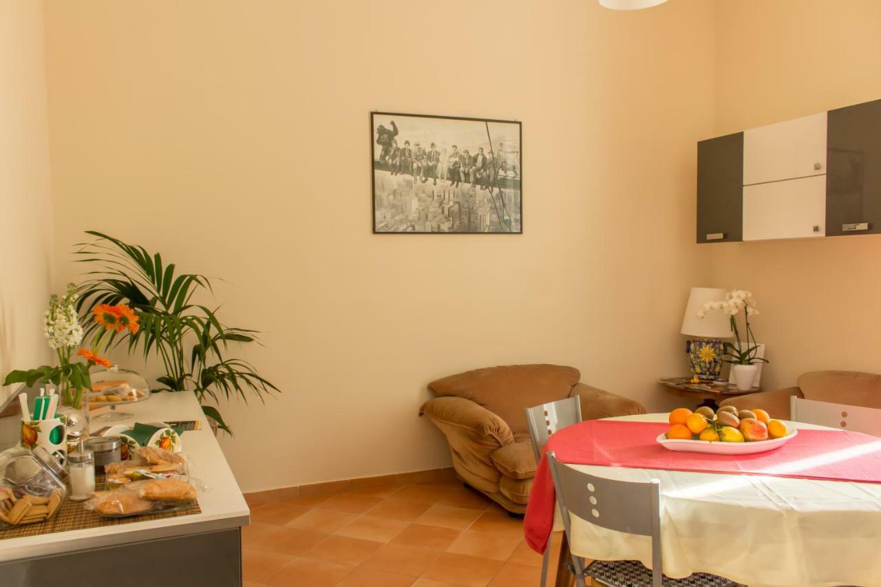 Ferienwohnung Fronte Al Porto Salerno Exterior foto