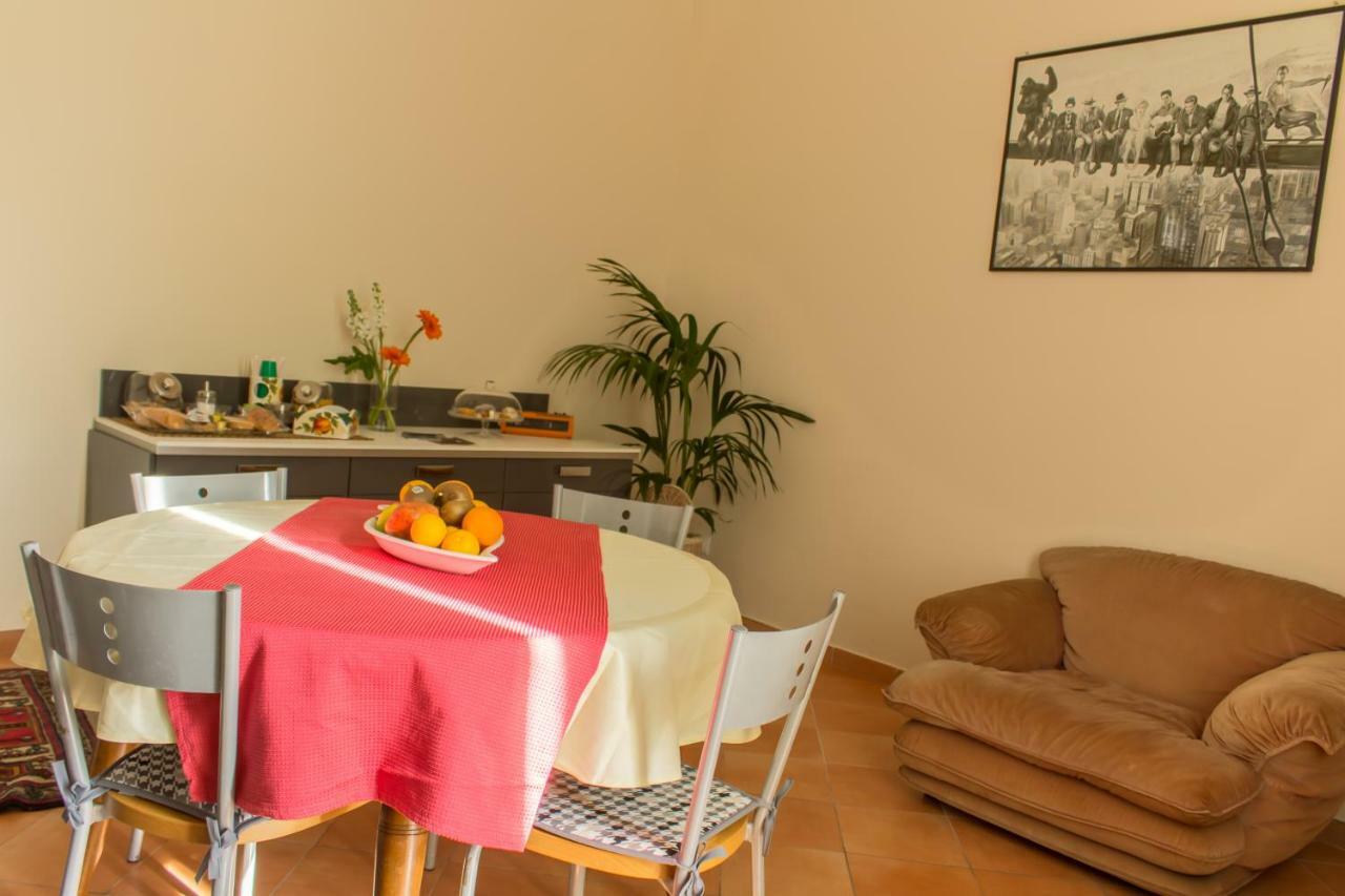 Ferienwohnung Fronte Al Porto Salerno Exterior foto