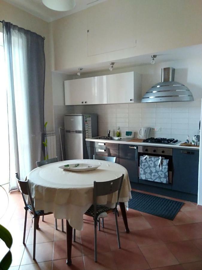 Ferienwohnung Fronte Al Porto Salerno Exterior foto
