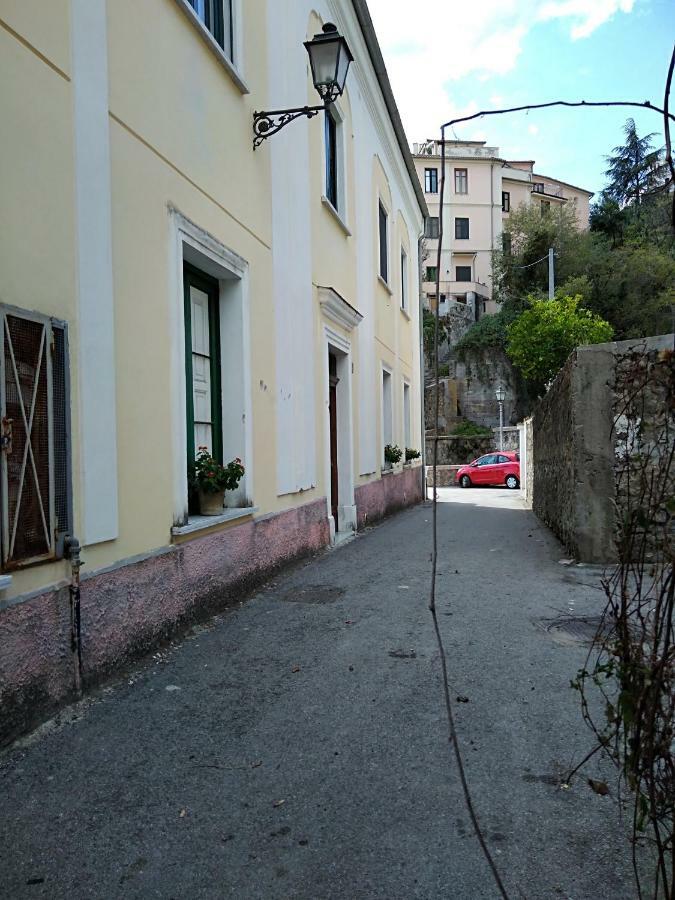 Ferienwohnung Fronte Al Porto Salerno Exterior foto