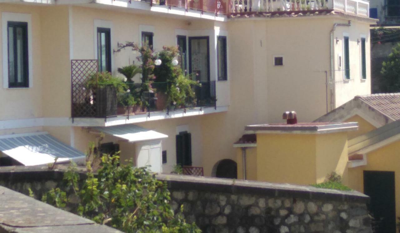 Ferienwohnung Fronte Al Porto Salerno Exterior foto