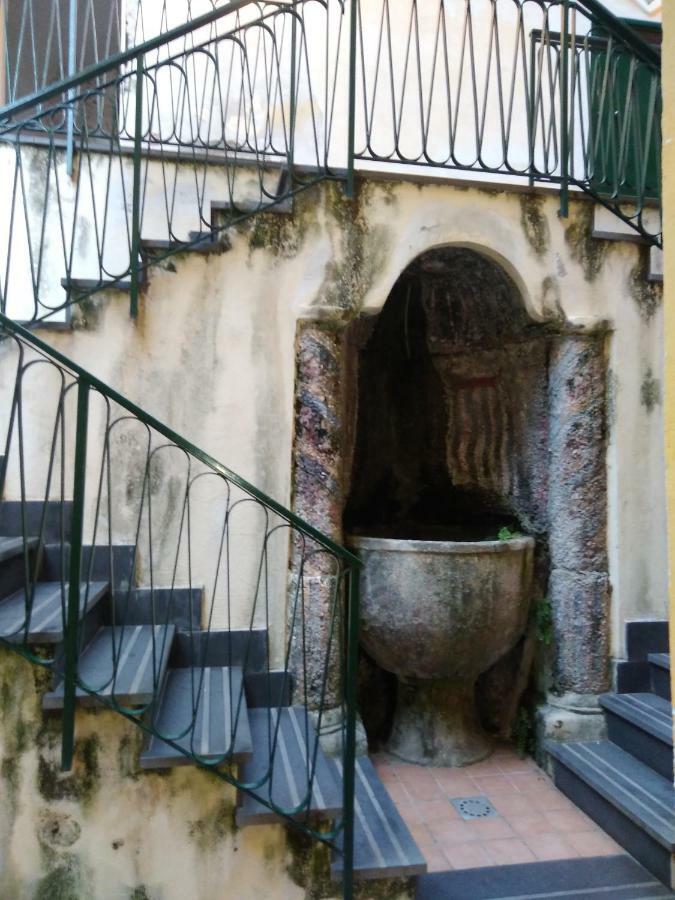 Ferienwohnung Fronte Al Porto Salerno Exterior foto